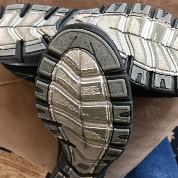 Skechers - Picture 2 of 3